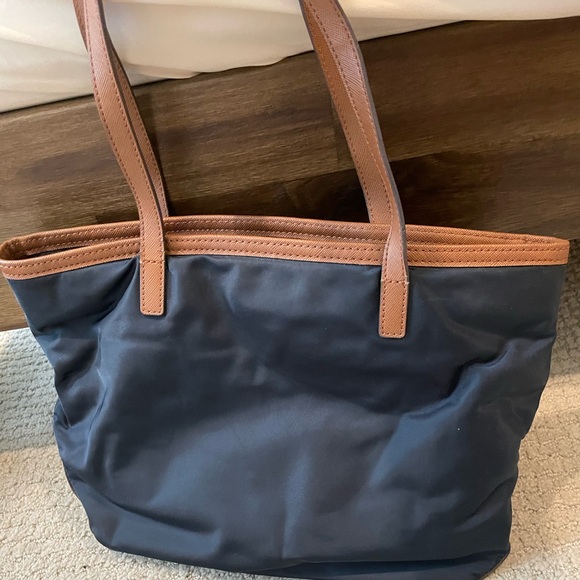 Michael Kors Kempton Small Tote in Navy - Picture 2 of 10